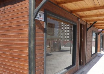 Hatay'da depremzede nakliyeciler, yapımı tamamlanan çarşıda iş yerlerine kavuştu