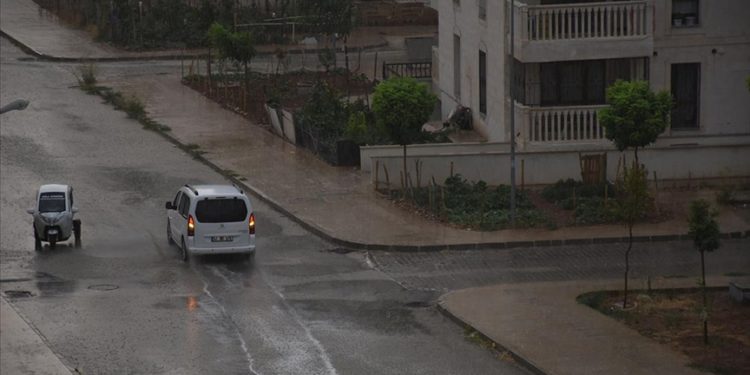 Yurdun doğu ve güneydoğusu için kuvvetli sağanak uyarısı
