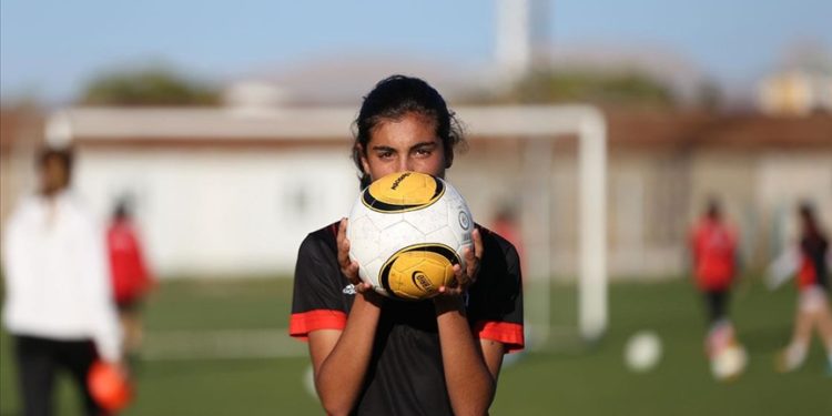 Top sektirirken keşfedilen Vanlı Şilan, milli takımda forma giymenin gururunu yaşıyor