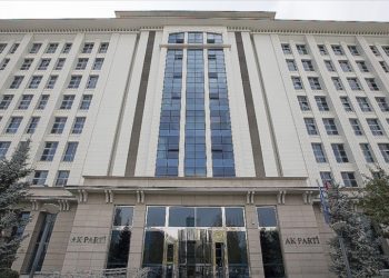 AK Parti, Orta Vadeli Program'ın ilk kanun teklifi üzerinde çalışıyor