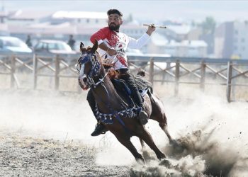 Kars’ta atlarla gösteri yapan ciritçiler yeni sezona hazırlanıyor