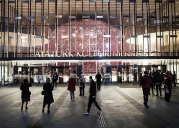 İzmir Devlet Senfoni Orkestrası, AKM’de müzikseverlerle buluştu