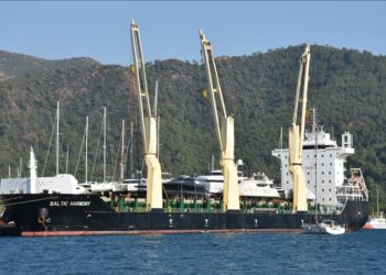 Lüks motor yatlar Marmaris'e kargo gemisiyle getirildi