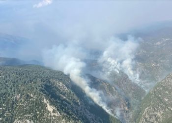 Burdur'da Karanlıkdere Kanyonu'ndaki orman yangınına müdahale sürüyor