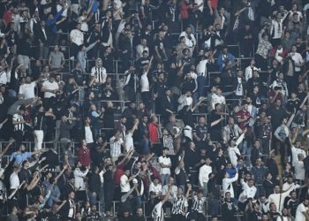 Beşiktaş taraftarı Galatasaray derbisini RAMS Park'ta izleyebilecek