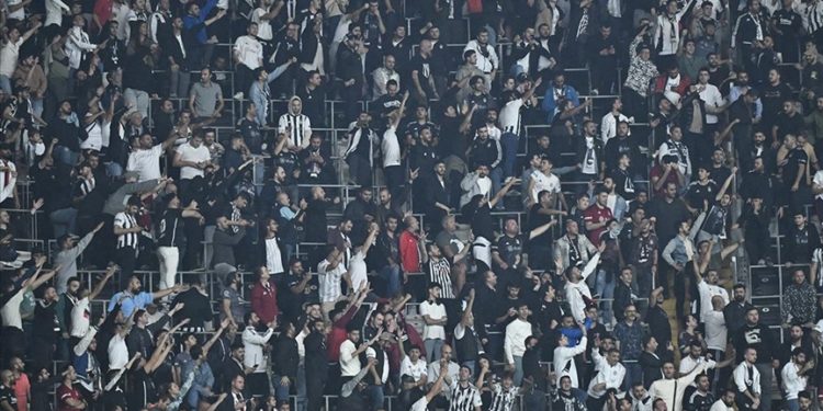 Beşiktaş taraftarı Galatasaray derbisini RAMS Park'ta izleyebilecek