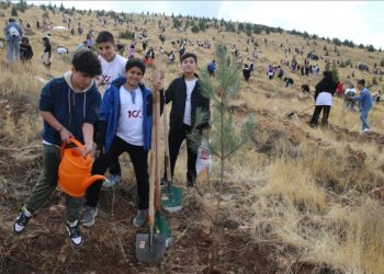 Malatya'da 1923 öğrenciyle 1923 fidan dikildi