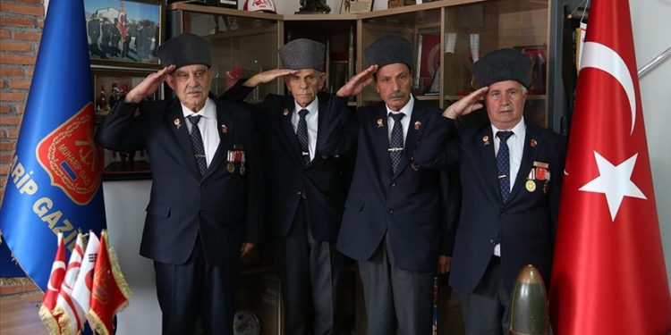 Gaziler Cumhuriyet’in 100. yılında Atatürk’ü özlemle anıyor