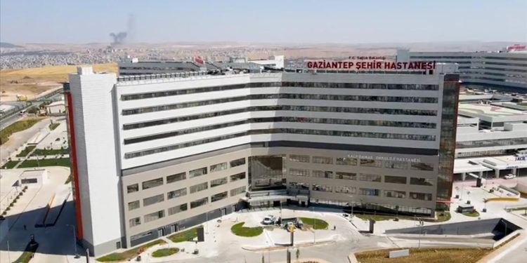 Bakan Koca Gaziantep Şehir Hastanesinin pazartesi hasta kabulüne başlayacağını açıkladı