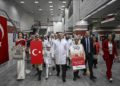 Cumhuriyet dönemi sağlıkçı kıyafetlerini giyen sağlık çalışanları, Ankara’da yürüyüş düzenledi