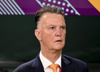 Ajax, eski teknik direktörü Louis van Gaal'i danışman olarak göreve getirdi