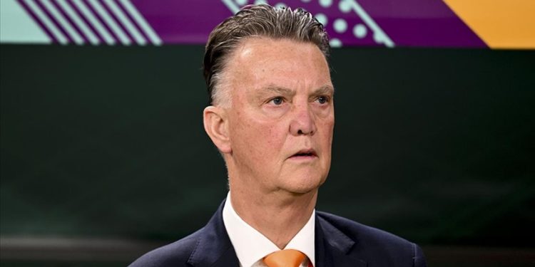 Ajax, eski teknik direktörü Louis van Gaal'i danışman olarak göreve getirdi