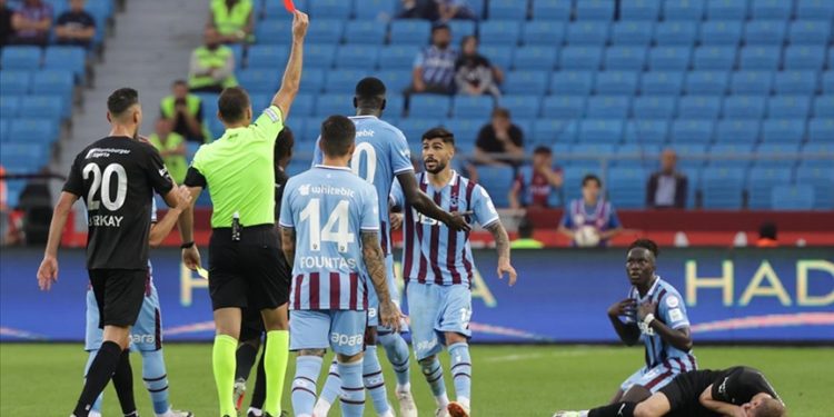 PFDK, Trabzonsporlu Mendy’ye verilen kırmızı kart ve cezai uygulamalarının kaldırılmasına ilişkin talebi reddetti