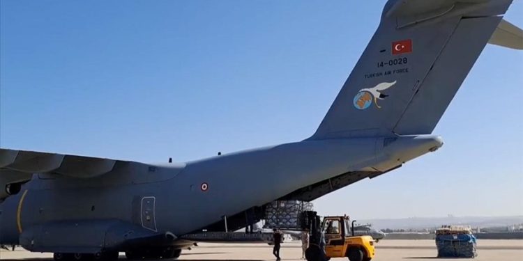 Gazze’ye yardım malzemeleri taşıyan iki uçak daha Mısır’a gönderildi
