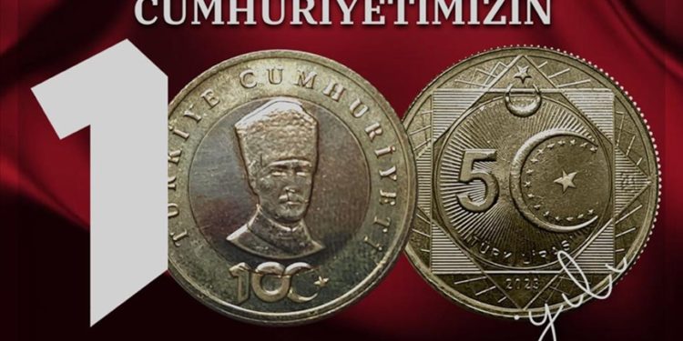 Hazine ve Maliye Bakanlığı, Cumhuriyet'in 100. yılına özel basılan "5 Türk lirası" hatıra parasını tanıttı