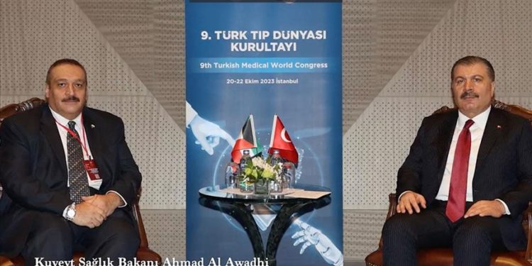 Bakan Koca, Türk Tıp Dünyası Kurultayı'nda mevkidaşlarıyla ikili görüşmeler yaptı