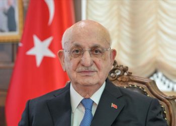 Eski TBMM Başkanı Kahraman’dan “onarım değil yeni anayasa” önerisi