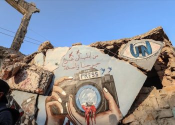 İdlibli grafiti sanatçısı Esmer, İsrail'in saldırılarında ölen Filistinli gazetecilerin anısını enkaza çiziyor