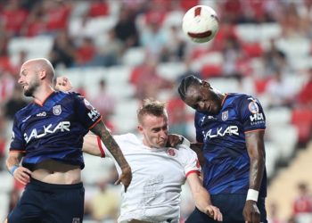 Antalyaspor evinde Başakşehir'i tek golle geçti