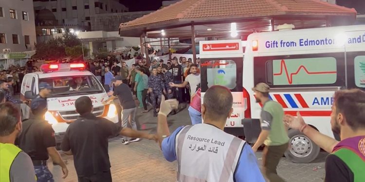 İsrail’in Gazze’deki El-Ehli Baptist Hastanesini bombalaması sonucu 500 kişi öldü