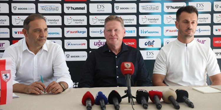 Samsunspor’da teknik direktör Gisdol’un ilk hedefi ideal 11’i oluşturmak