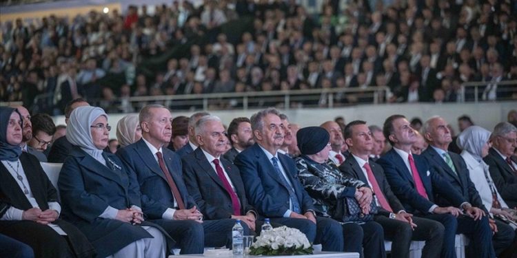 AK Parti'de yeni MKYK'nin öncelikli mesaisi yerel seçim