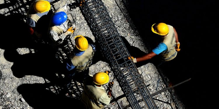 Türk müteahhitlik sektörünün yurt dışında üstlendiği iş miktarı 9 ayda 13 milyar dolara dayandı