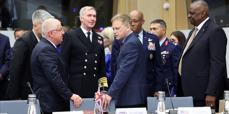 Milli Savunma Bakanı Güler, İngiltere Savunma Bakanı ile görüştü