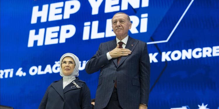AK Parti 4. Olağanüstü Büyük Kongresi başladı