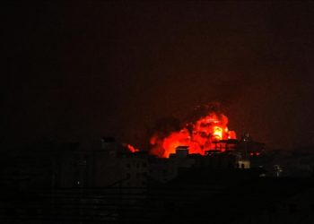 İsrail, saldırıların 22’nci gününde Gazze’yi yoğun bombardımana tuttu