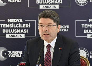 Mevcut iç tüzük hükümleriyle yeni bir anayasa yapılması mümkün olmaz