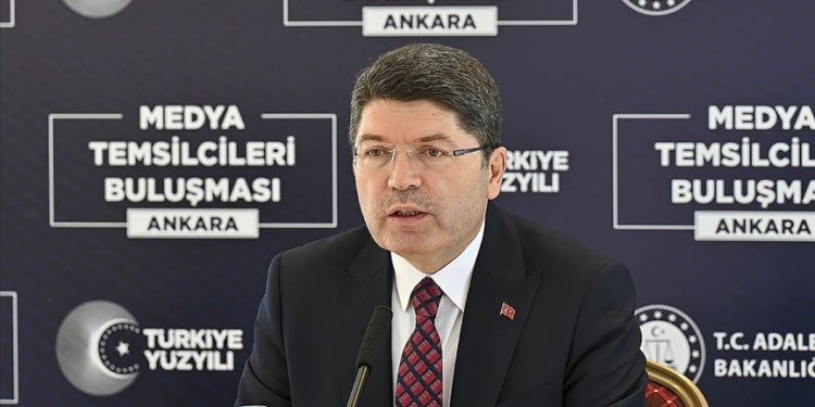 Mevcut iç tüzük hükümleriyle yeni bir anayasa yapılması mümkün olmaz