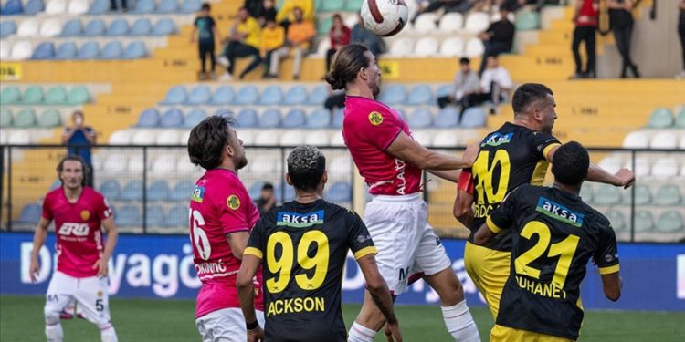 İstanbulspor, sahasında MKE Ankaragücü'nü 2-1 yendi