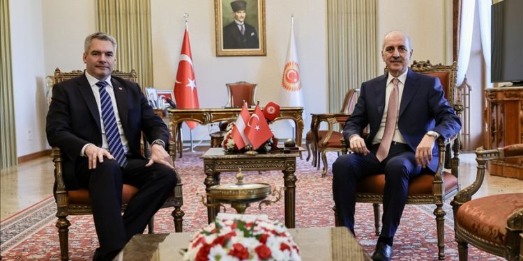 TBMM Başkanı Kurtulmuş, Avusturya Şansölyesi Nehammer ile görüştü
