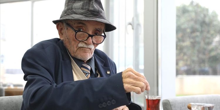 Evinden çıkamayan yaşlılar “büyükler kreşi”nde sosyalleşme imkanı buluyor