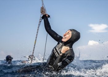 Milli sporcu Şahika Ercümen’den Cumhuriyet’in 100. yılında yeni dünya rekoru