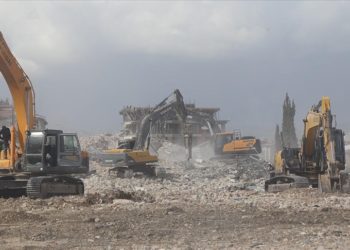 Hatay'da depremlerde ağır hasar alan 6 bina kontrollü yıkıldı