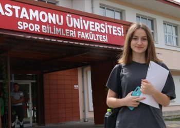 Salıncaktan düşerek omurgasını kıran Sedanur’un azmi başarı getirdi