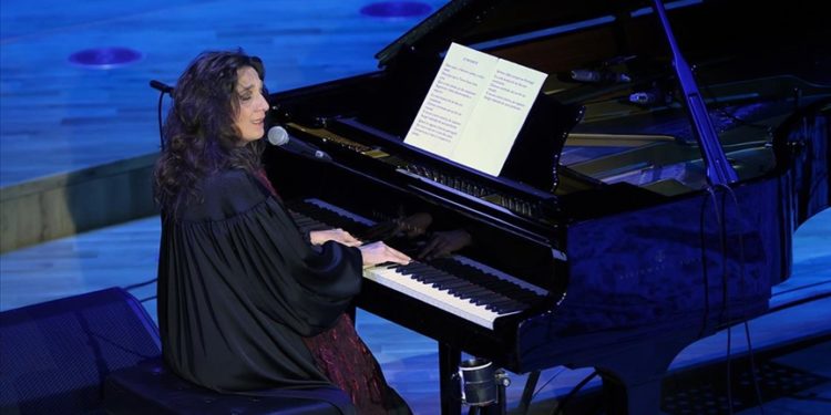 Portekizli şarkıcı Dulce Pontes, Başkent'te konser verdi