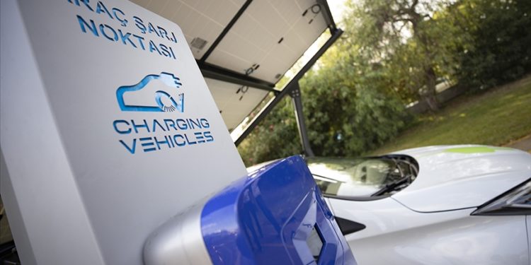 Elektrikli araç sahipleriyle site yönetimleri arasında şarj gerilimi yaşanıyor
