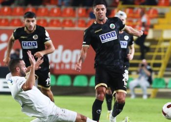 Corendon Alanyaspor, VavaCars Fatih Karagümrük'ü mağlup etti