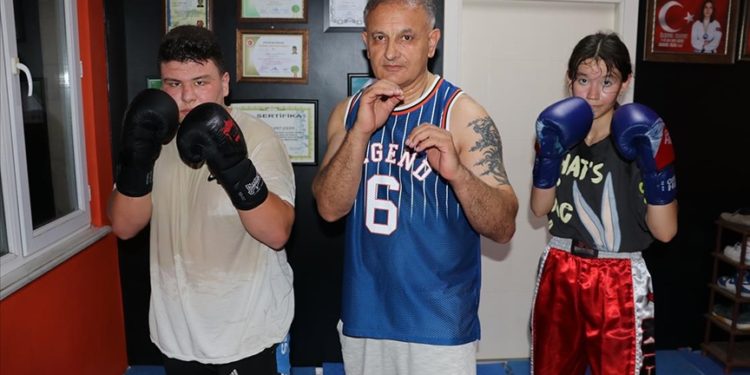 Genç milli kick boksçular, çifte başarıya odaklandı