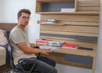 Depremzede Ferhat’ın hedefi babasının doktorluk hayalini gerçekleştirmek