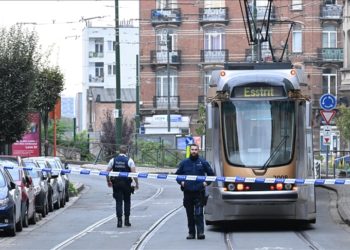 Brüksel'deki saldırının vurularak yakalanan şüphelisi öldü