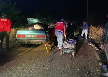 Isparta'da otomobille kamyonetin çarpıştığı kazada 4 kişi öldü