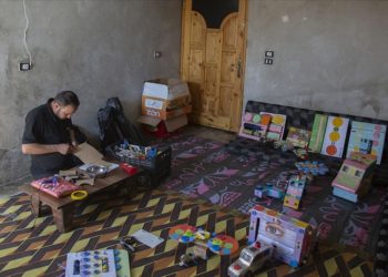 İdlib’li öğretmen atık malzemelerden geliştirdiği araçlarla eğitime katkı sağlıyor 