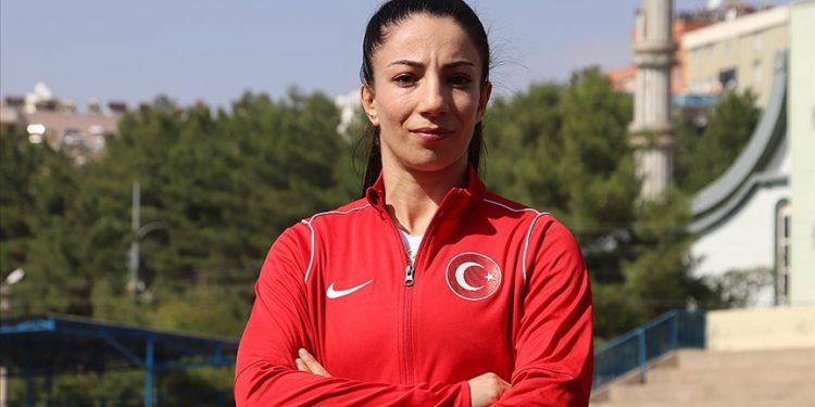 Milli güreşçi Evin Demirhan Yavuz, başarılarını olimpiyat madalyasıyla taçlandırmak istiyor