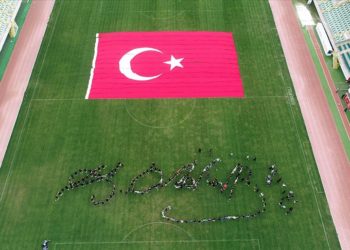 Kırklareli'nde 250 öğrenci, Atatürk'ün imzasının koreografisini oluşturdu
