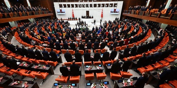 Yeni yasama yılı başladı