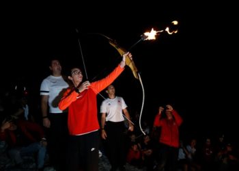 Milli okçu Mete Gazoz, Yanartaş'ta "Türkiye Yüzyılı"nın ateşini yaktı